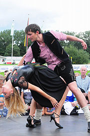 Angermaier Galopp in Tracht 2011 (©Foto: Ingrid Grossmann)